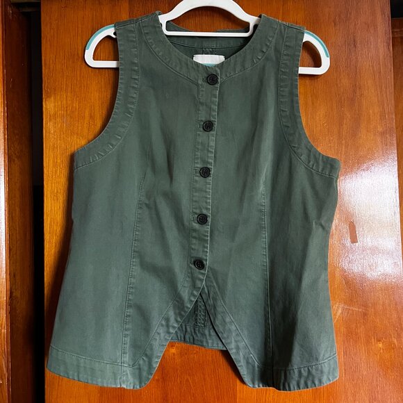 Twill Crewneck Vest in Garment Dye | Madewell - Picture 2 of 4